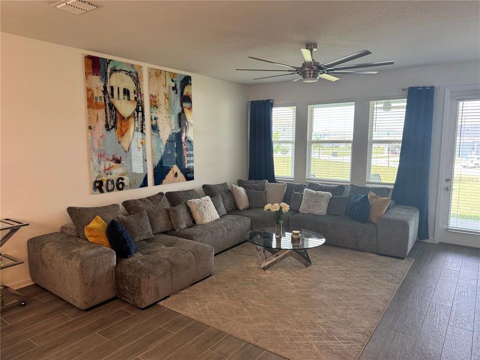 En Venta: $589,760 (3 camas, 2 baños, 2214 Pies cuadrados)