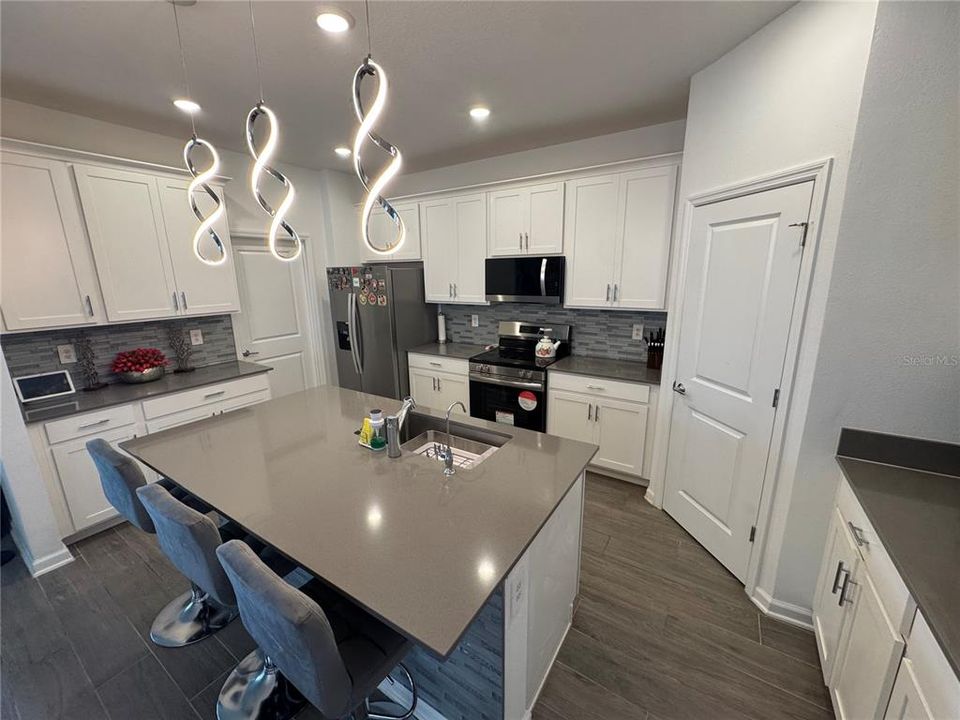 En Venta: $589,760 (3 camas, 2 baños, 2214 Pies cuadrados)