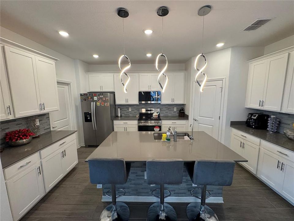 En Venta: $589,760 (3 camas, 2 baños, 2214 Pies cuadrados)