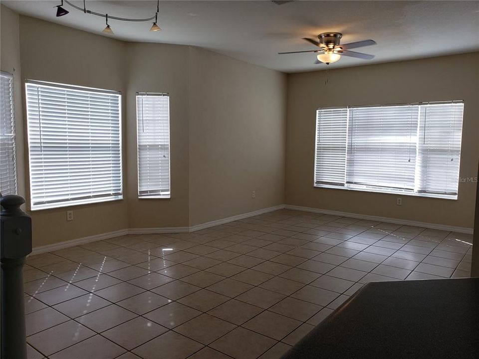 For Rent: $2,200 (3 beds, 2 baths, 1465 Square Feet)
