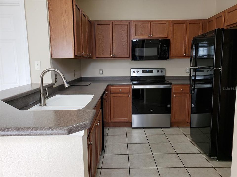 For Rent: $2,200 (3 beds, 2 baths, 1465 Square Feet)