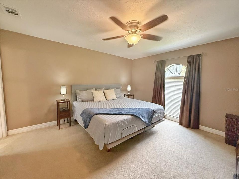 En Venta: $749,900 (3 camas, 2 baños, 2740 Pies cuadrados)