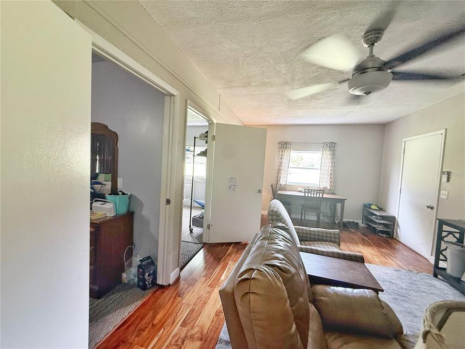 En Venta: $749,900 (3 camas, 2 baños, 2740 Pies cuadrados)