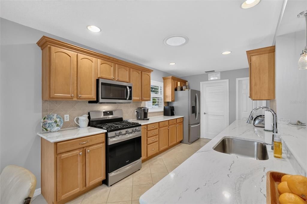 En Venta: $430,000 (2 camas, 2 baños, 1824 Pies cuadrados)