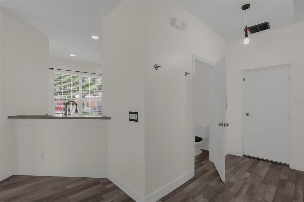 For Rent: $2,300 (3 beds, 2 baths, 1595 Square Feet)