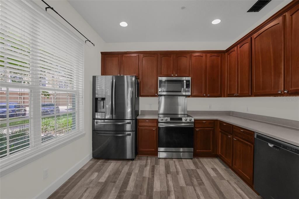 For Rent: $2,300 (3 beds, 2 baths, 1595 Square Feet)