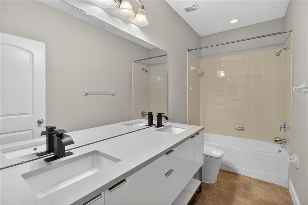 В аренду: $3,950 (5 спален, 3 ванн, 3440 Квадратных фут)