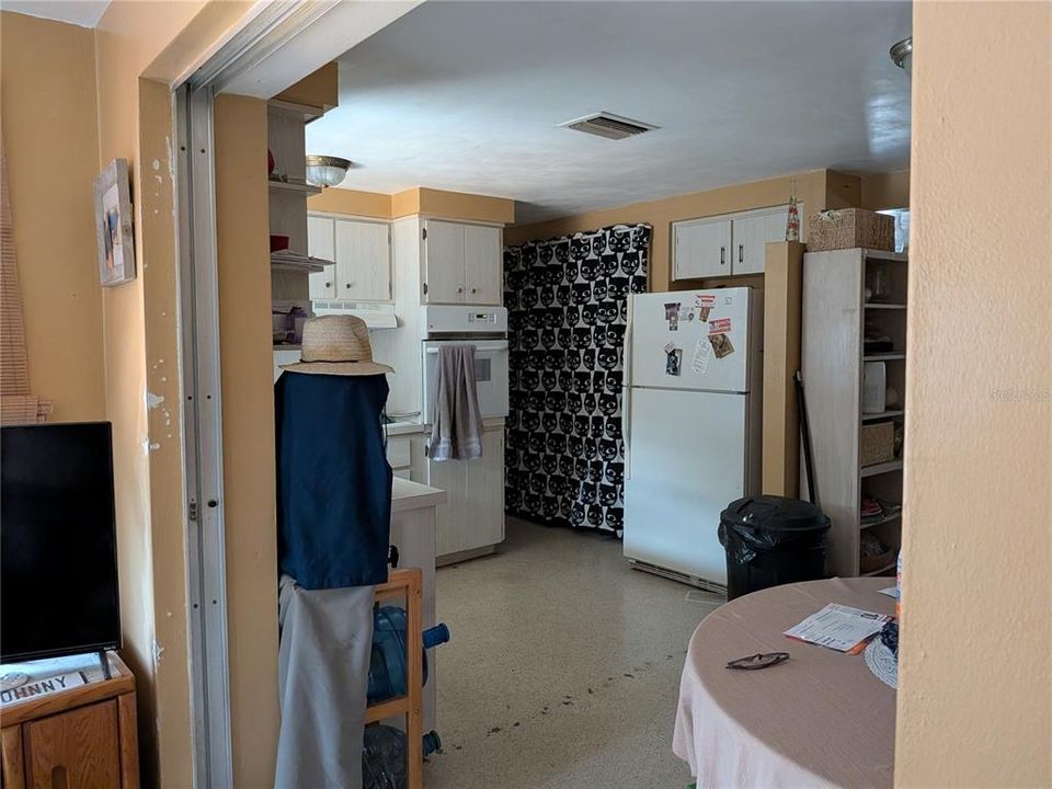 На продажу: $160,000 (2 спален, 1 ванн, 956 Квадратных фут)