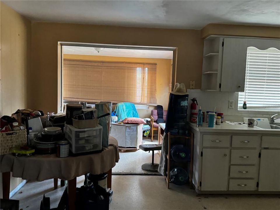На продажу: $160,000 (2 спален, 1 ванн, 956 Квадратных фут)