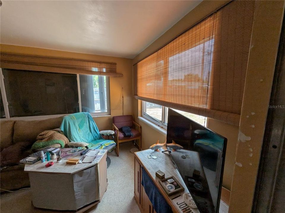 На продажу: $160,000 (2 спален, 1 ванн, 956 Квадратных фут)