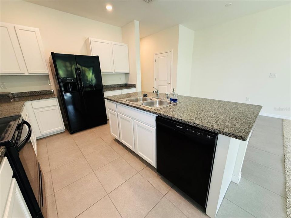 В аренду: $2,450 (3 спален, 2 ванн, 1758 Квадратных фут)