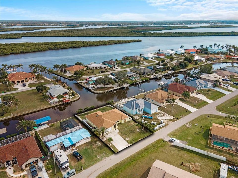 На продажу: $519,900 (4 спален, 2 ванн, 2026 Квадратных фут)