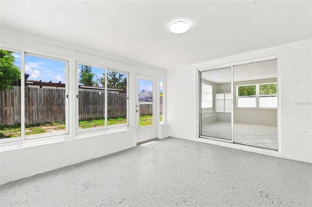 На продажу: $249,900 (2 спален, 2 ванн, 1264 Квадратных фут)