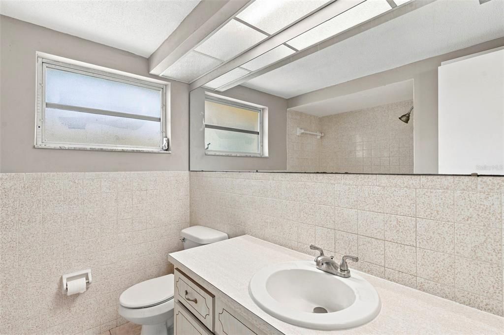 На продажу: $249,900 (2 спален, 2 ванн, 1264 Квадратных фут)