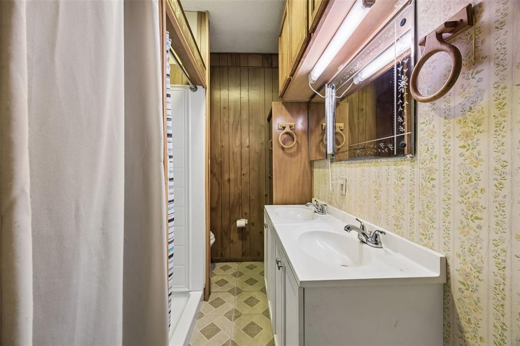 На продажу: $210,000 (2 спален, 1 ванн, 2232 Квадратных фут)