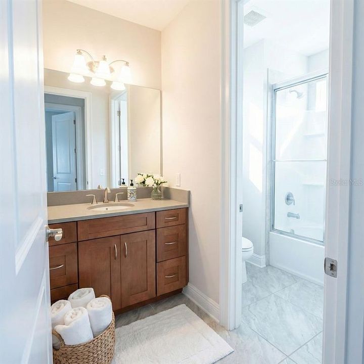 В аренду: $6,800 (5 спален, 5 ванн, 4972 Квадратных фут)