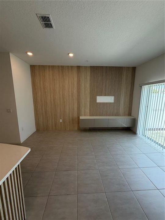 For Sale: $275,000 (3 beds, 2 baths, 1373 Square Feet)