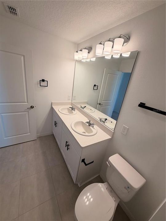 For Sale: $275,000 (3 beds, 2 baths, 1373 Square Feet)