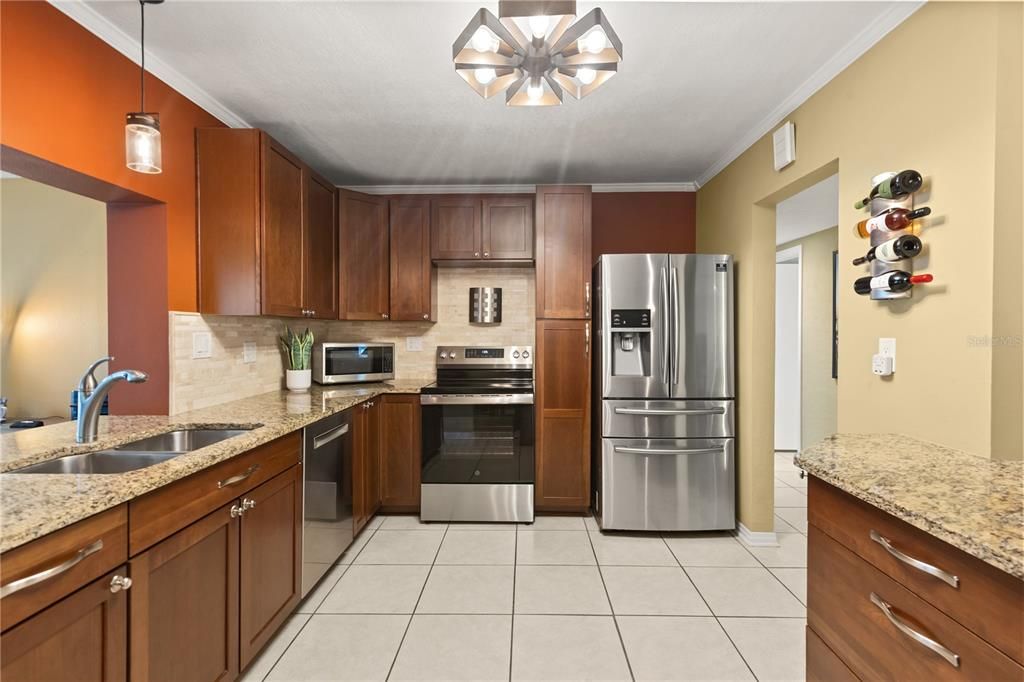 Activo con contrato: $579,000 (4 camas, 3 baños, 1712 Pies cuadrados)