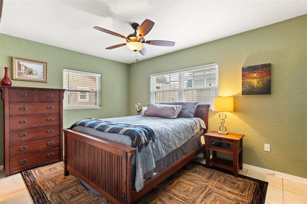 Activo con contrato: $579,000 (4 camas, 3 baños, 1712 Pies cuadrados)