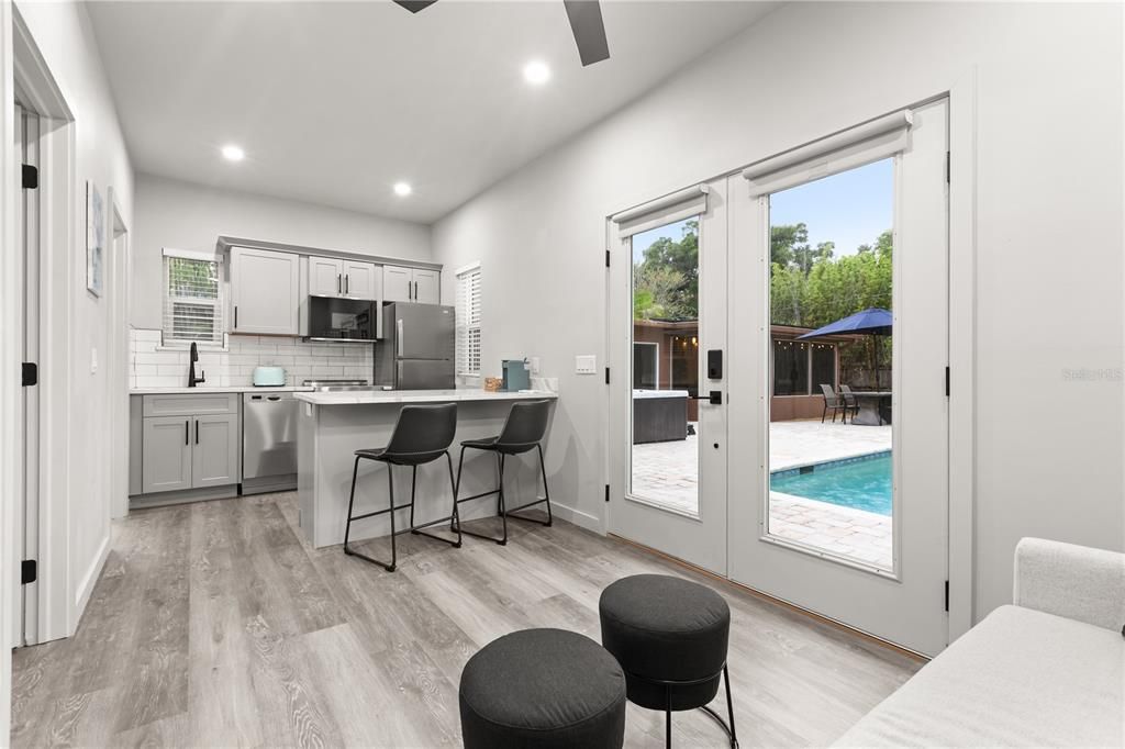 Activo con contrato: $579,000 (4 camas, 3 baños, 1712 Pies cuadrados)