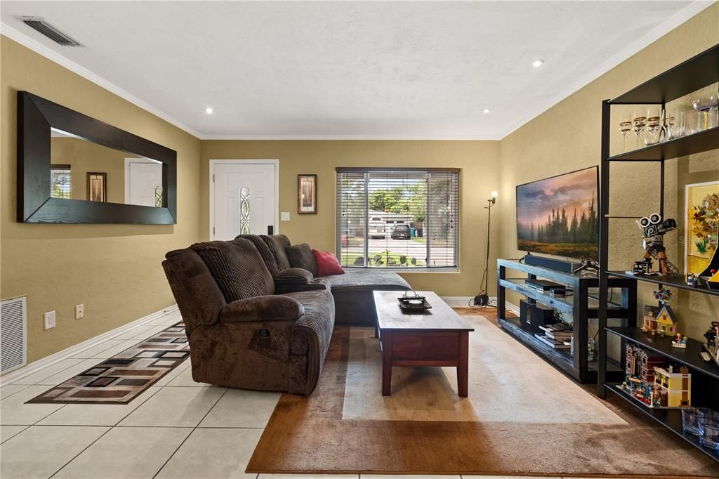 Activo con contrato: $579,000 (4 camas, 3 baños, 1712 Pies cuadrados)