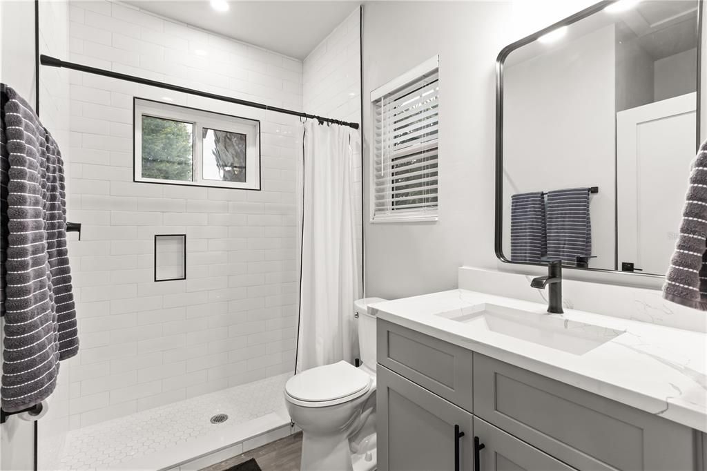 Activo con contrato: $579,000 (4 camas, 3 baños, 1712 Pies cuadrados)
