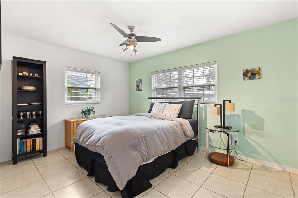 Activo con contrato: $579,000 (4 camas, 3 baños, 1712 Pies cuadrados)