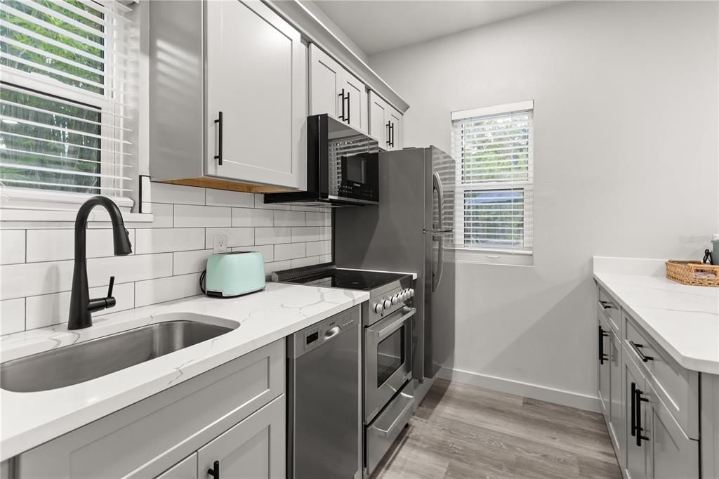 Activo con contrato: $579,000 (4 camas, 3 baños, 1712 Pies cuadrados)