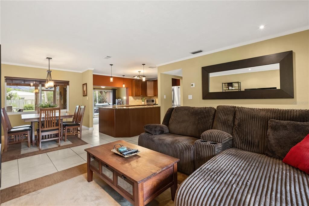 Activo con contrato: $579,000 (4 camas, 3 baños, 1712 Pies cuadrados)