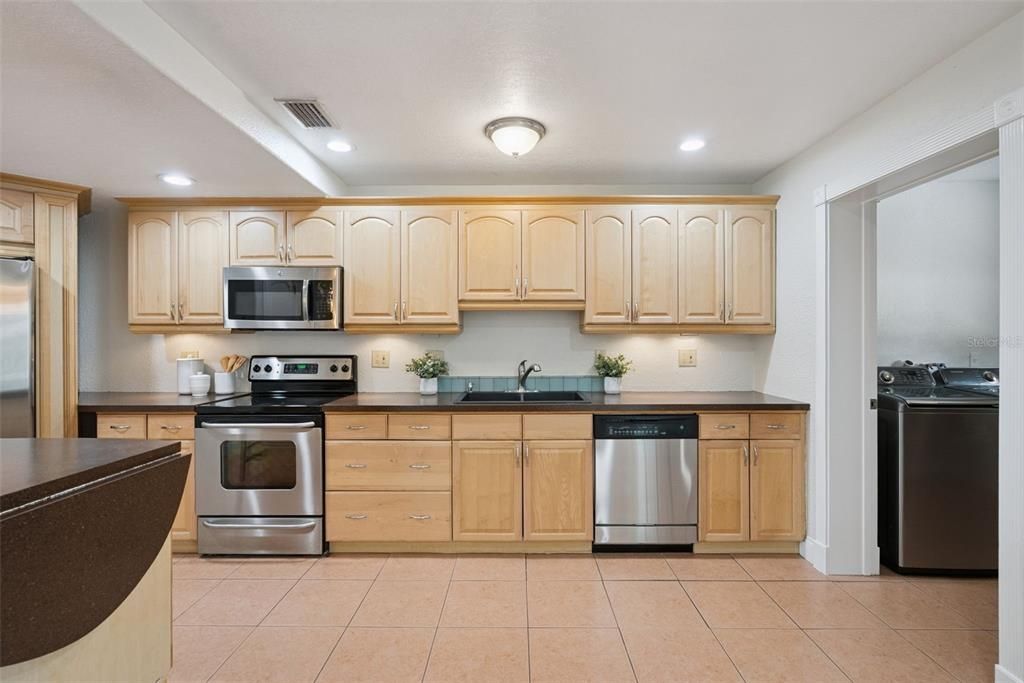 For Sale: $249,000 (2 beds, 3 baths, 1328 Square Feet)