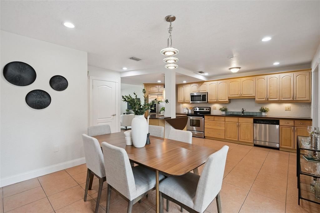 For Sale: $249,000 (2 beds, 3 baths, 1328 Square Feet)