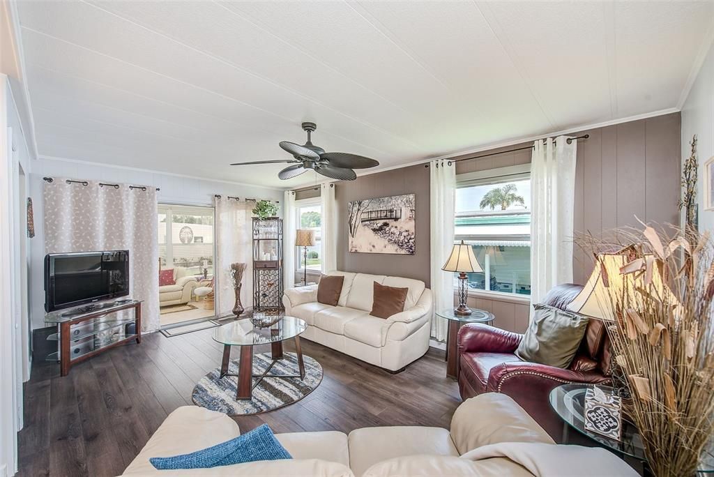 For Sale: $212,000 (2 beds, 2 baths, 1152 Square Feet)