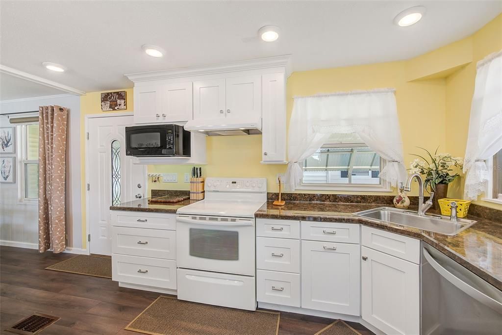 For Sale: $212,000 (2 beds, 2 baths, 1152 Square Feet)