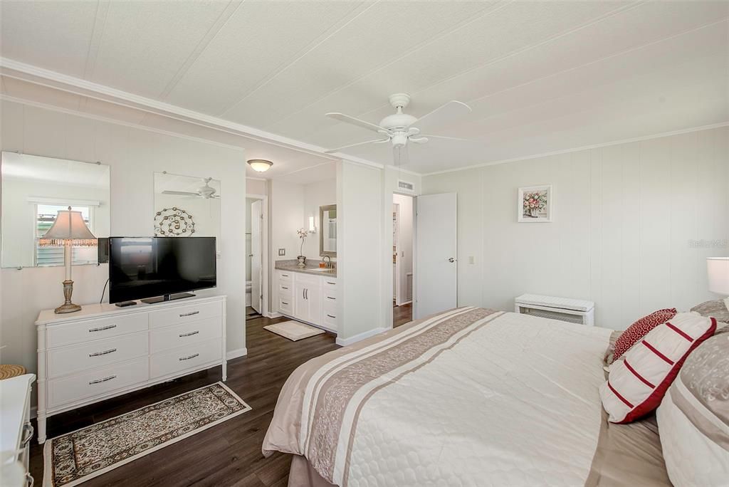 For Sale: $212,000 (2 beds, 2 baths, 1152 Square Feet)