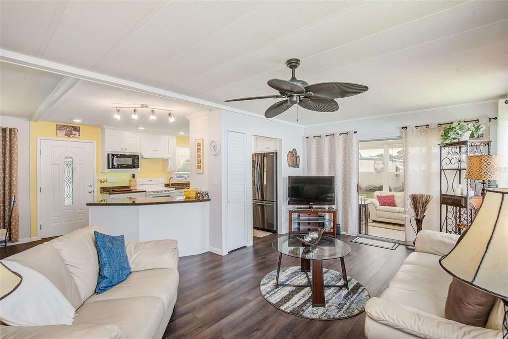 For Sale: $212,000 (2 beds, 2 baths, 1152 Square Feet)