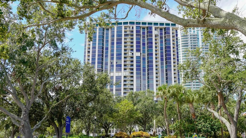 Active With Contract: $4,650 (3 beds, 2 baths, 1945 Square Feet)
