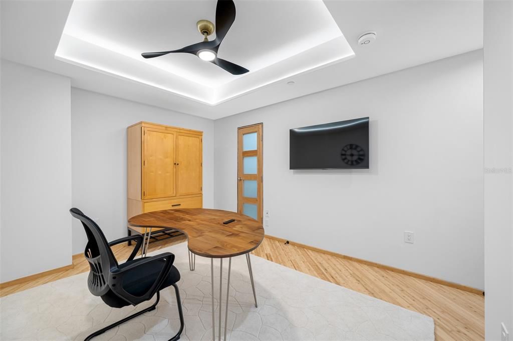 Active With Contract: $4,650 (3 beds, 2 baths, 1945 Square Feet)