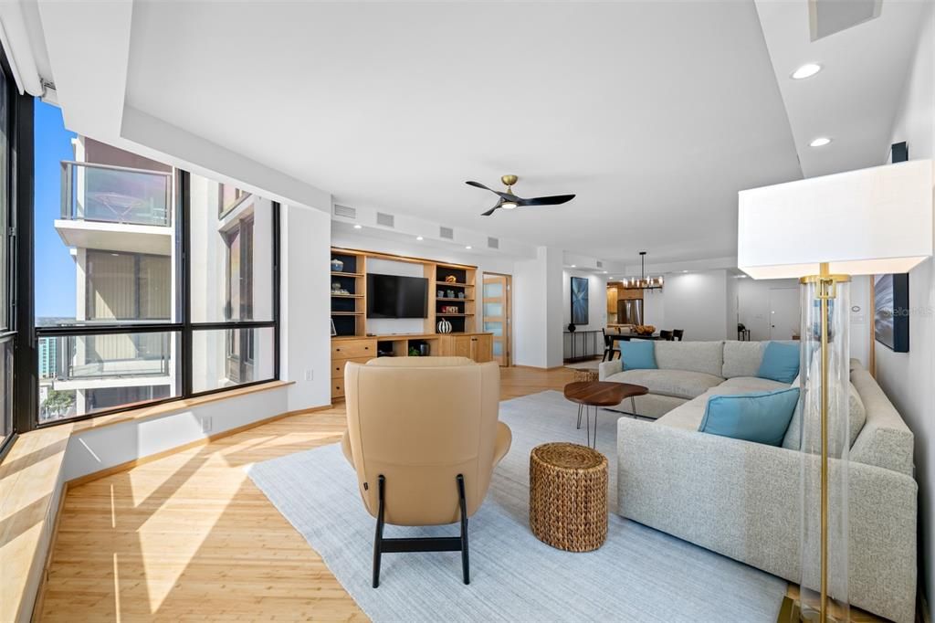 Active With Contract: $4,650 (3 beds, 2 baths, 1945 Square Feet)
