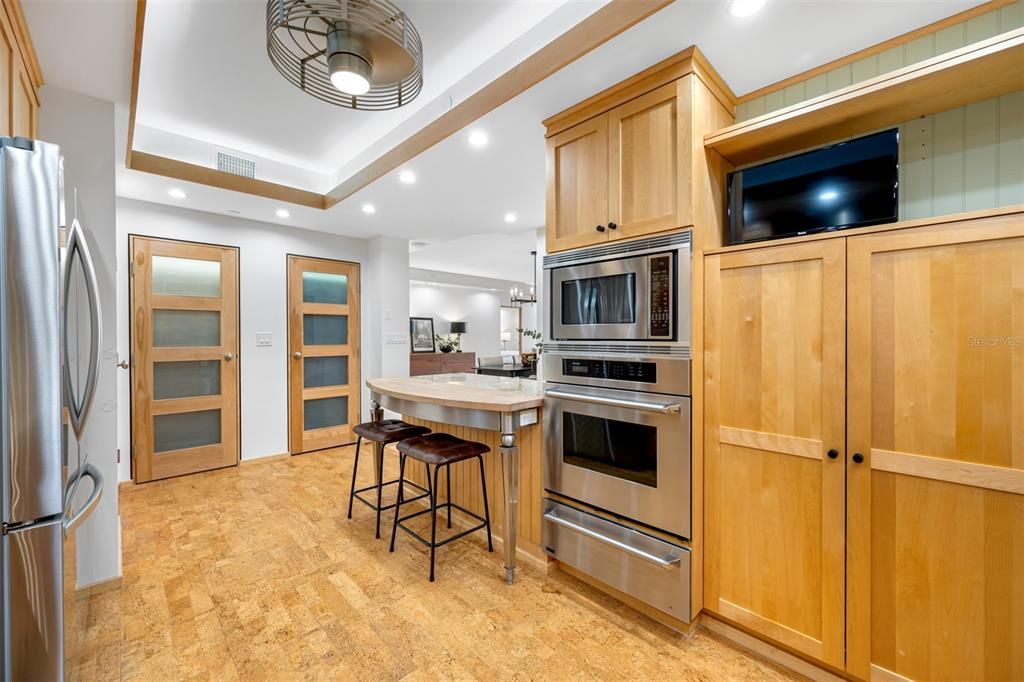 Active With Contract: $4,650 (3 beds, 2 baths, 1945 Square Feet)