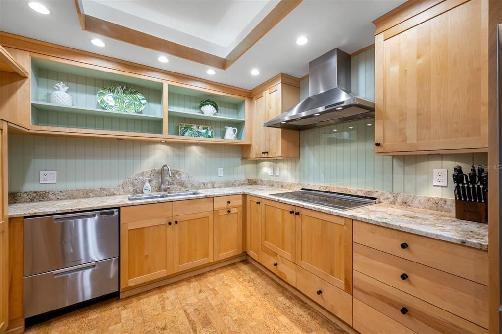 Active With Contract: $4,650 (3 beds, 2 baths, 1945 Square Feet)
