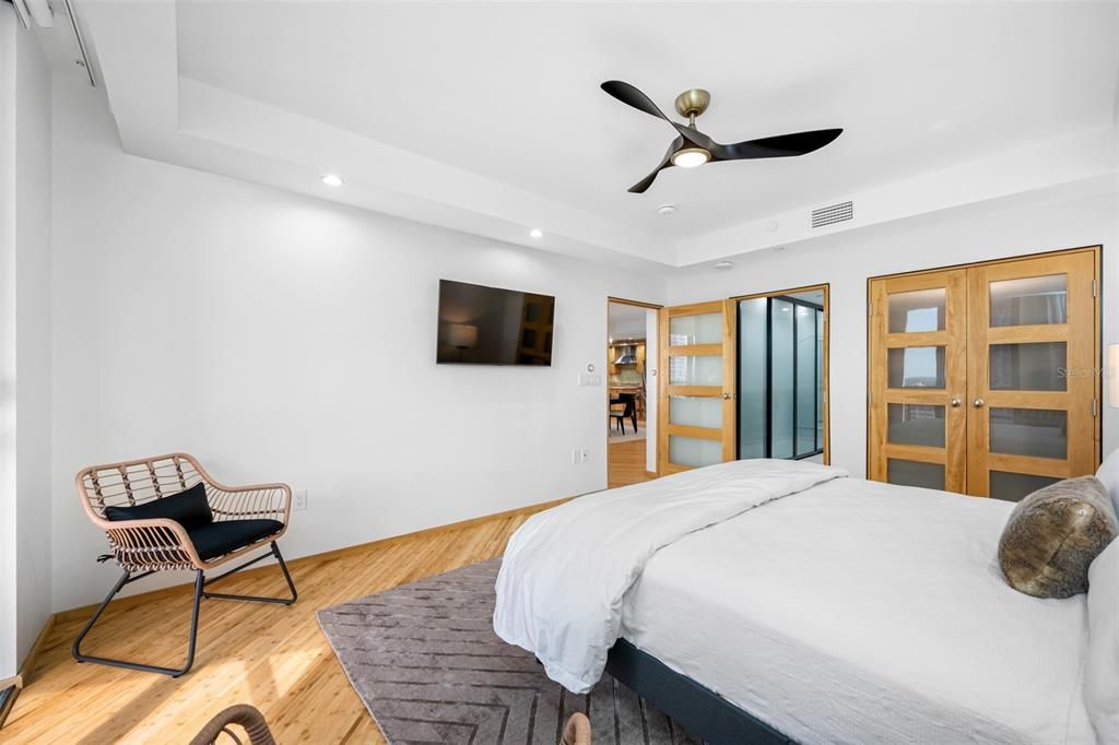 Active With Contract: $4,650 (3 beds, 2 baths, 1945 Square Feet)