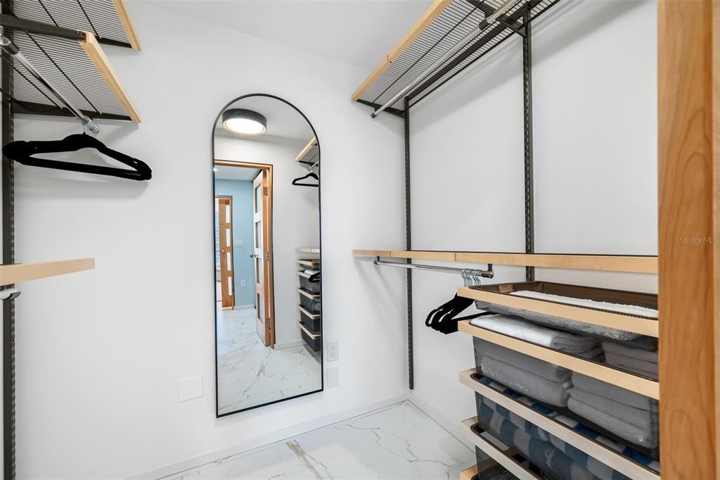 Active With Contract: $4,650 (3 beds, 2 baths, 1945 Square Feet)
