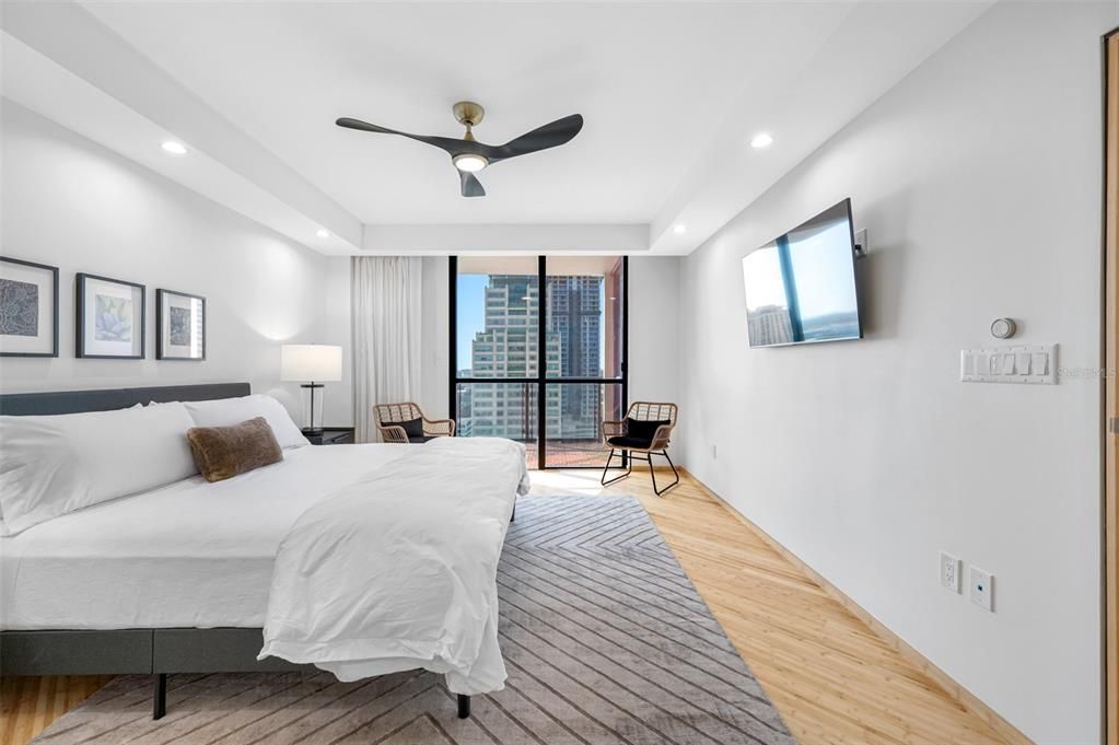 Active With Contract: $4,650 (3 beds, 2 baths, 1945 Square Feet)