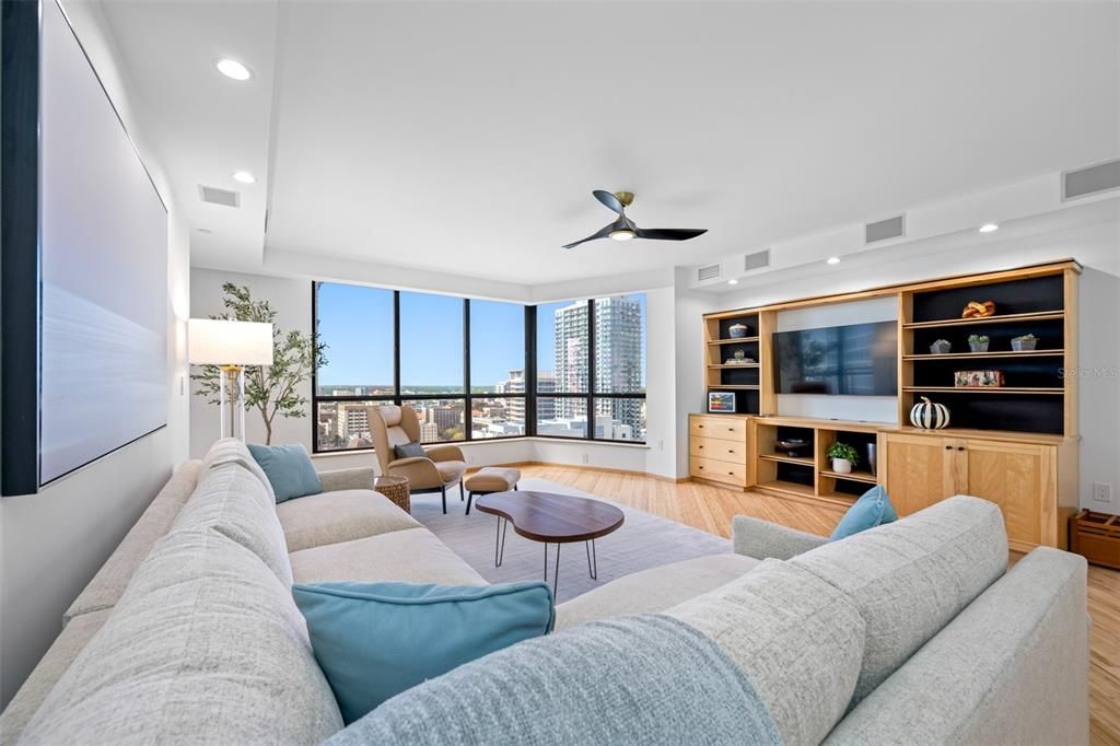 Active With Contract: $4,650 (3 beds, 2 baths, 1945 Square Feet)