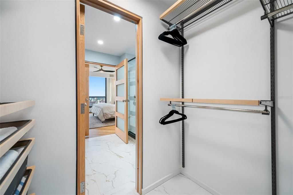 Active With Contract: $4,650 (3 beds, 2 baths, 1945 Square Feet)