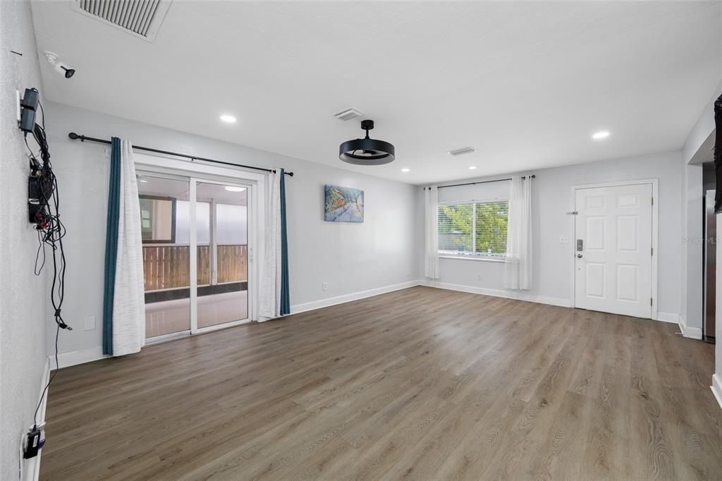 На продажу: $349,900 (3 спален, 2 ванн, 1248 Квадратных фут)