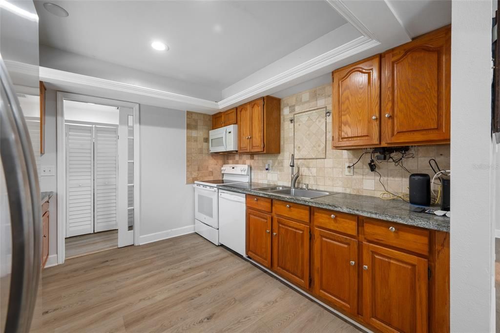 На продажу: $349,900 (3 спален, 2 ванн, 1248 Квадратных фут)