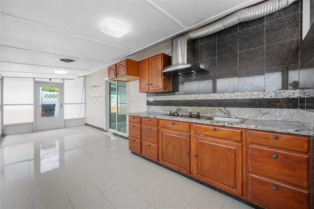 На продажу: $349,900 (3 спален, 2 ванн, 1248 Квадратных фут)
