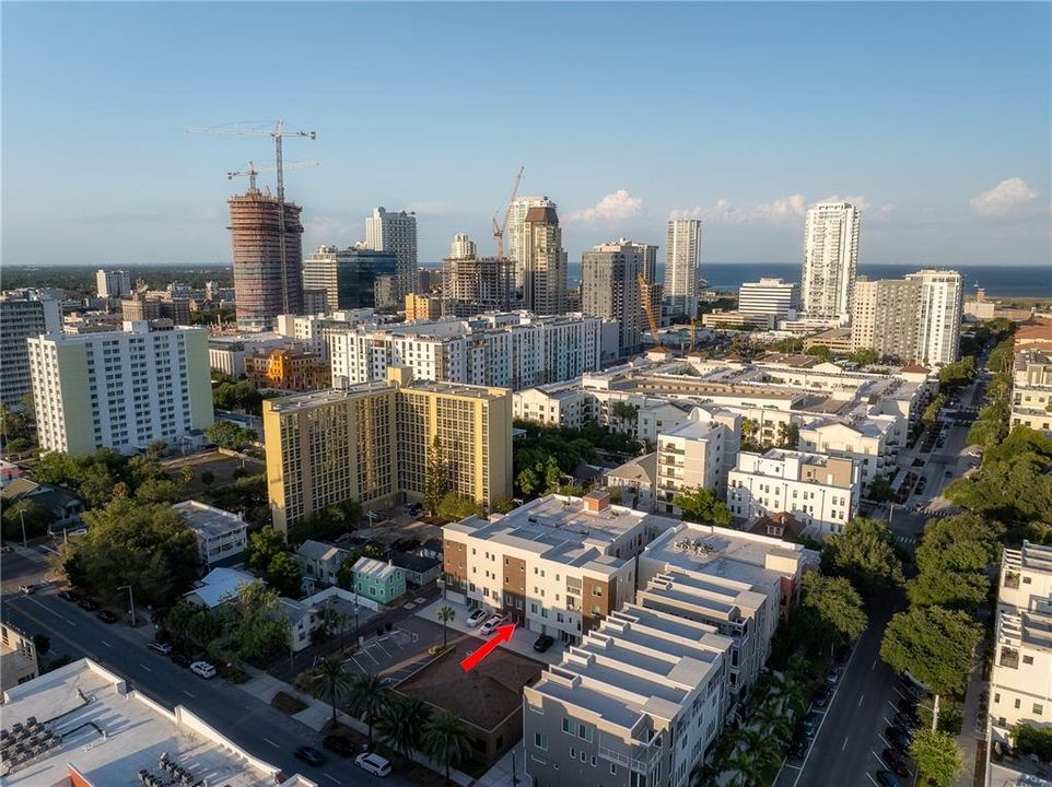 Active With Contract: $4,000 (2 beds, 2 baths, 1679 Square Feet)